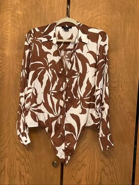 Tie Front blouse brown and white